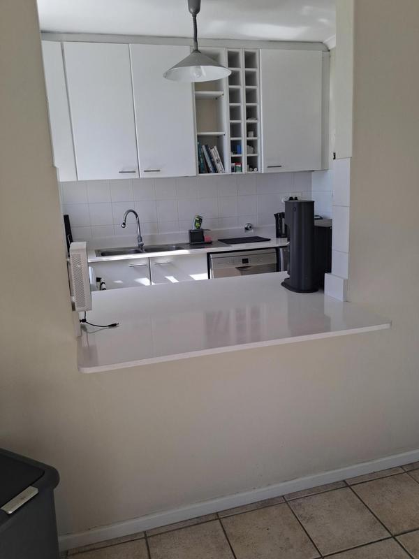 To Let 2 Bedroom Property for Rent in Vredehoek Western Cape